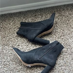 Black ALDO ankle boots, size 8